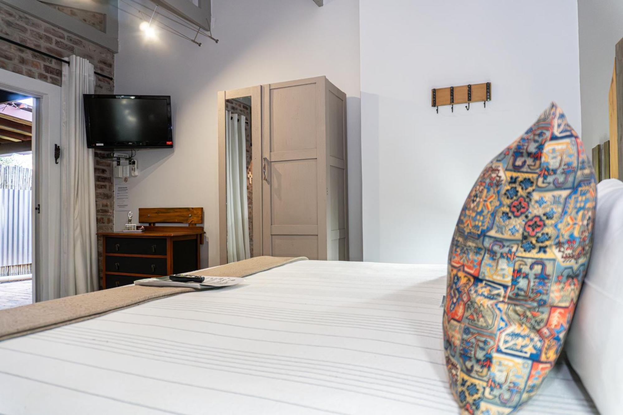 Earthbound Guest House Оудсхорн Экстерьер фото